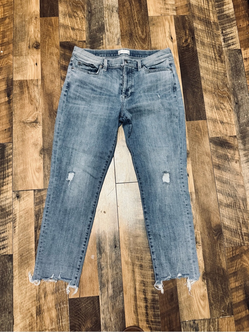 7 For All Mankind Josefina Light Blue Distressed Cropped Jeans - Picture 1 of 8